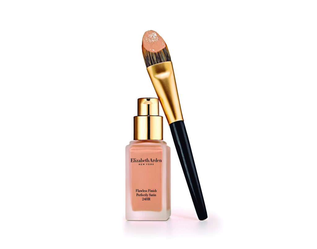 Elizabeth Arden Flawless Finish Perfectly Satin 24HR (PVPR 40 €) con pincel