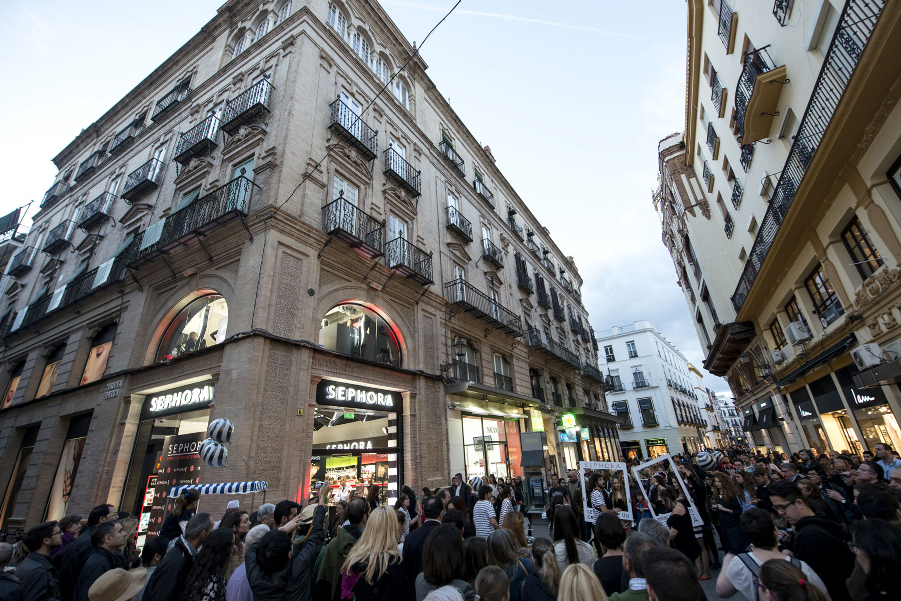Sevilla se volcó con la fiesta de Sephora.