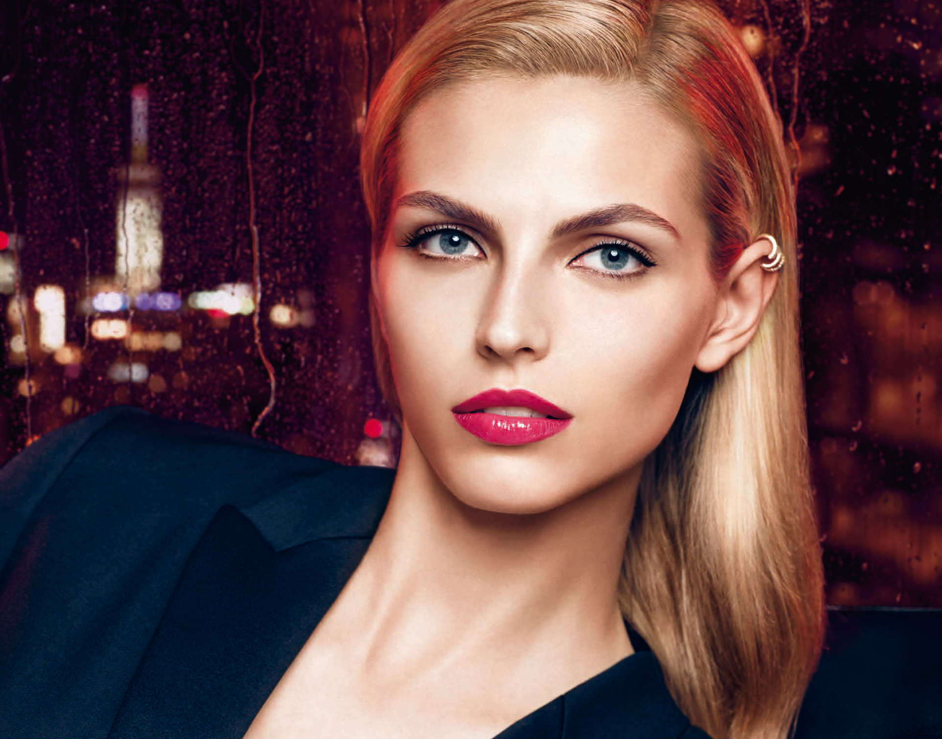 Beautiful Color Bold Liquid Lipstick Elizabeth Arden visual publicitario con modelo
