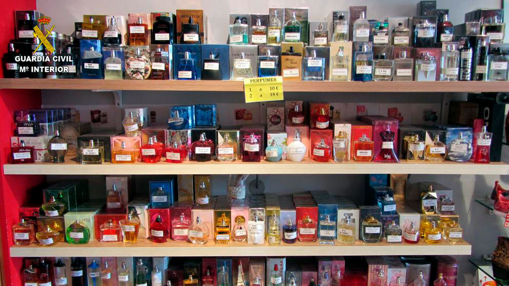 Perfumes falsos incautados en Tarragona.