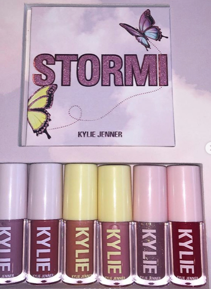 Kylie Jenner prepara el lanzamiento del maquillaje de Stormi