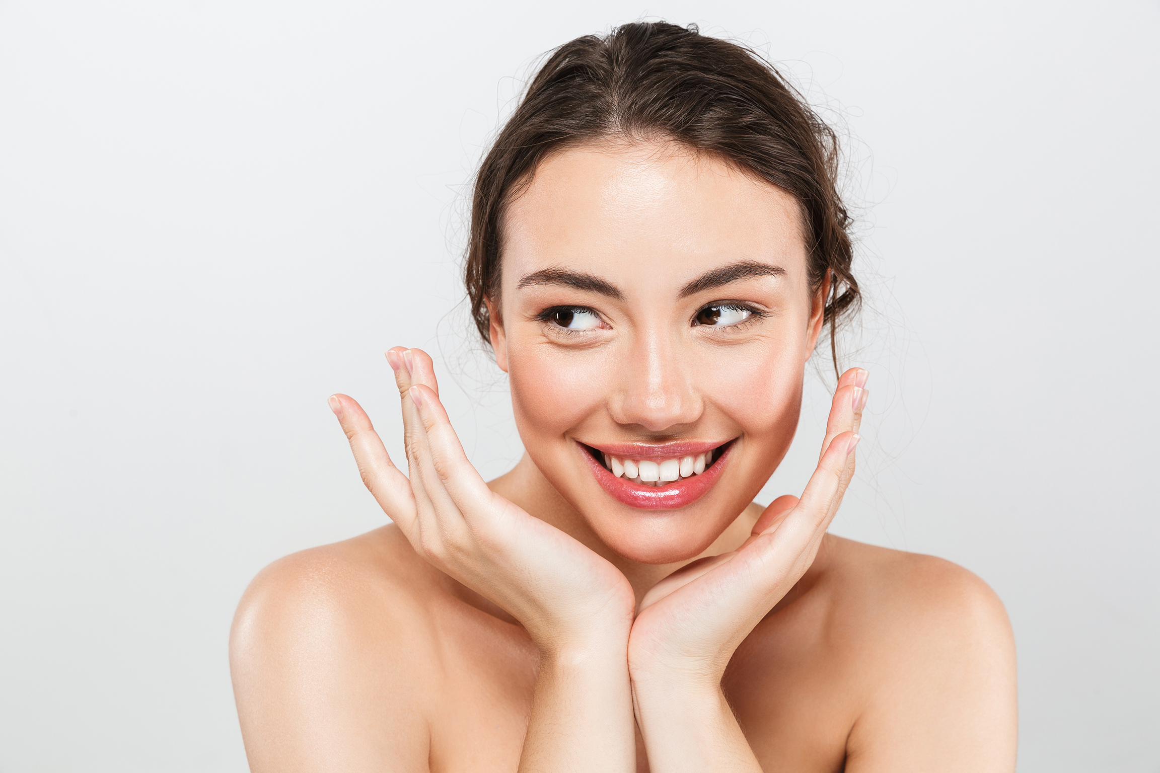 Retinol, ácido hialurónico y vitamina C, tres ingredientes cosméticos que mejoran tu piel