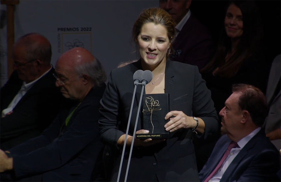 Judit de la Fuente, directora general de YSL, ha recogido premio para Perfume de Colección por Rouge Velours, de Yves Saint Laurent.
