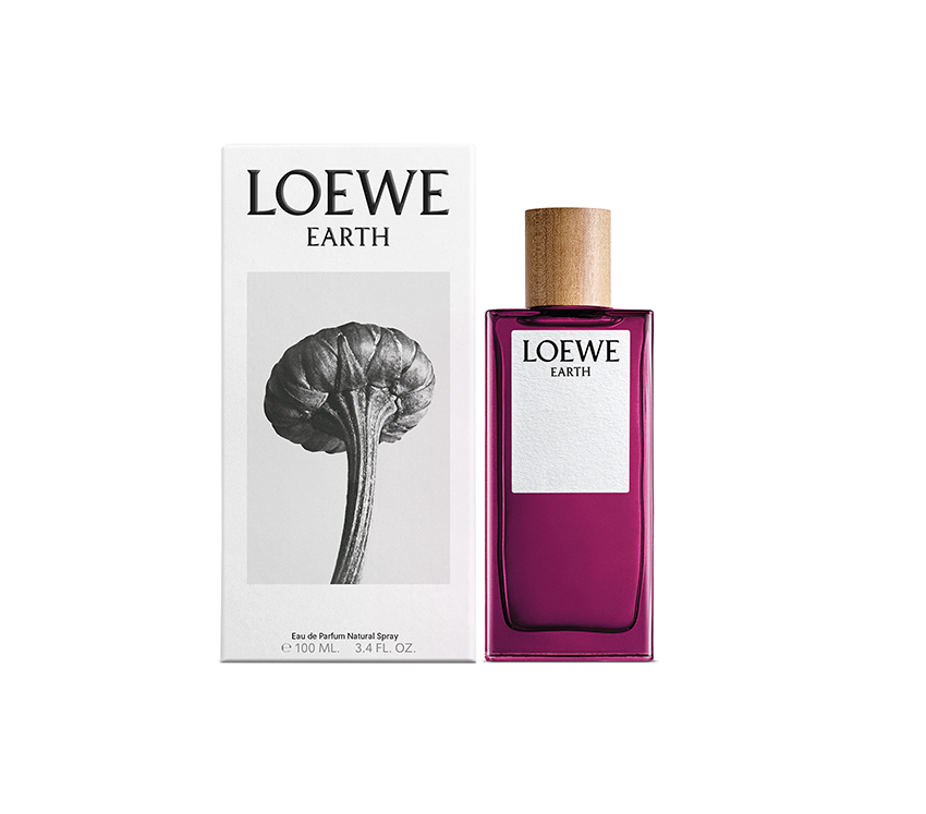 Loewe Earth es una fragancia floral ambarina almizclada.