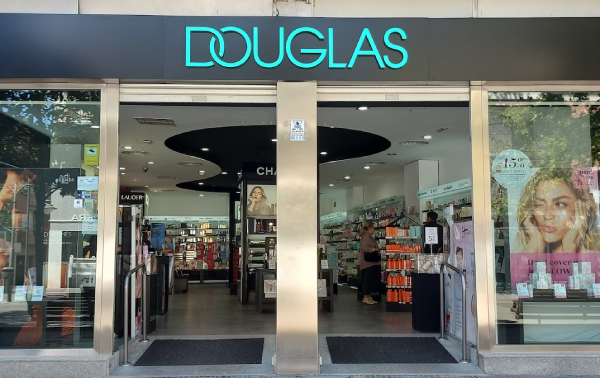 Perfumería Douglas aumenta sus ventas