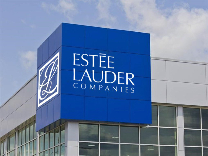 Estée Lauder reduce sus beneficios un 61% en su último año fiscal